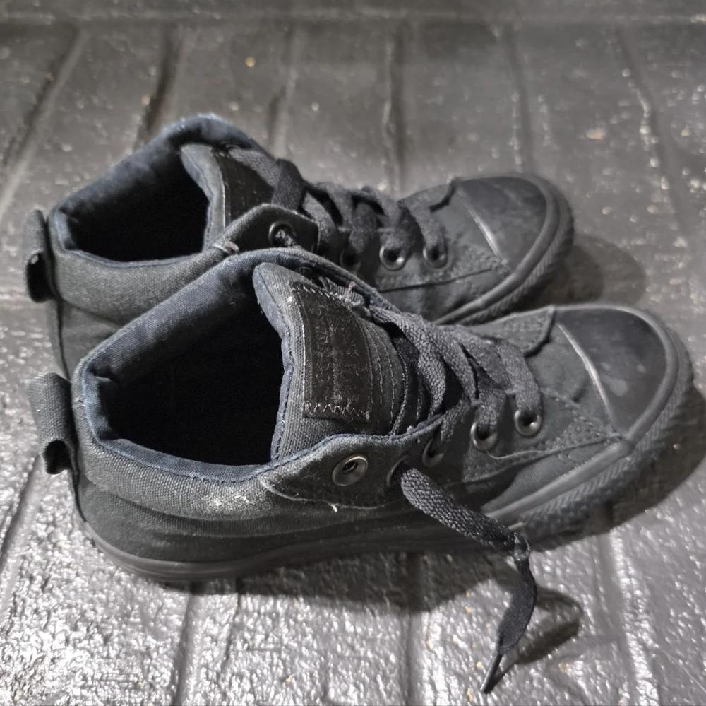 Converse Chuck Taylor All Star Street Mid, Junior Size 2